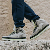 Cheap 添柏岚 Timberland 戶外休閒輕質高幫靴 寬版 灰色