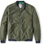 Lookbook Chaqueta Bomber Timberland Verde Militar de Moda para Exteriores A29S9A58