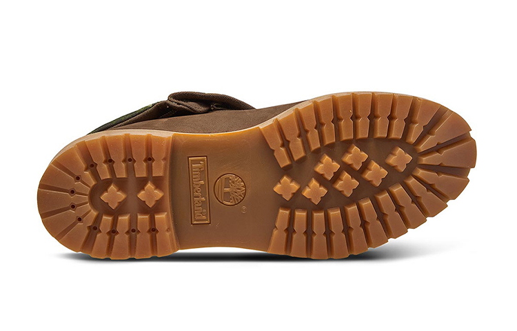 Shop Timberland低筒翻折靴基础款'棕色绿色迷彩' A21APW