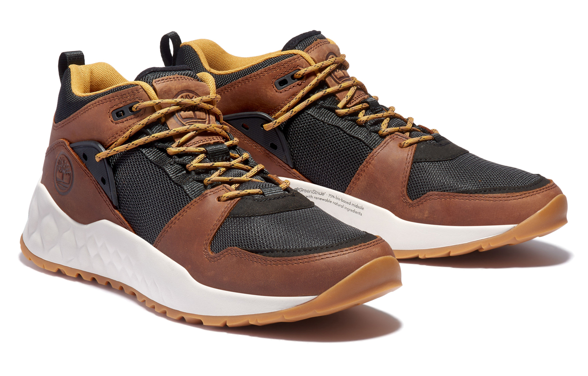 Shop Timberland Solar Wave Rendah 'Hitam Coklat' A2CUHBA0