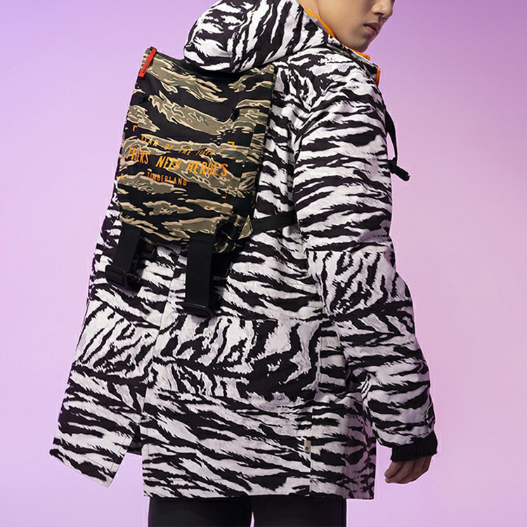 Sizing Timberland 虎年限定防水迷彩連帽戶外外套 男女通用款 A5P6Z-CV4