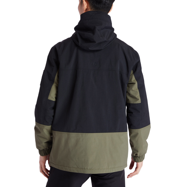 Shop Timberland 防風連帽外套 - 黑色/綠色 A2ADZ-AQ2
