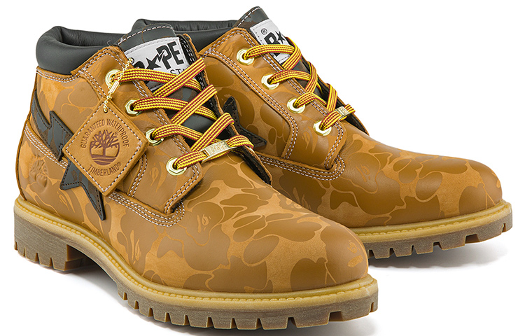 Shop Timberland x BAPE耐尔森高级防水切尔卡靴“麦色和巧克力色” A2QBXW