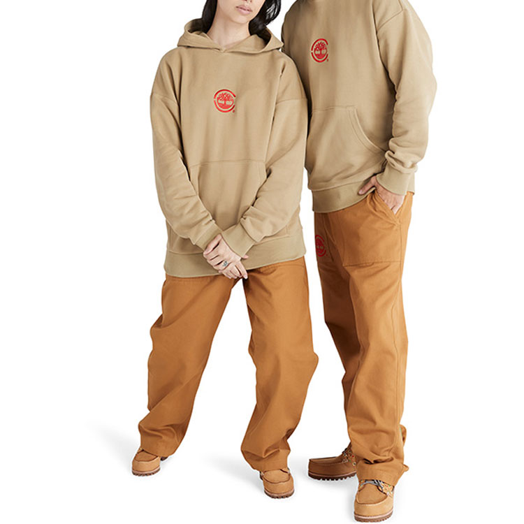 Shop Timberland x CLOT 刺绣男女同款复古卡其色卫衣 A63KR-918