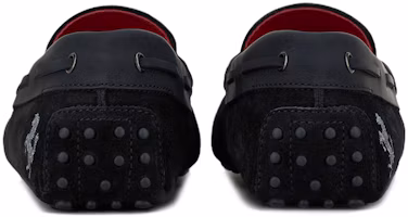 Shop TOD‘S 為 Ferrari 匠心製作的 Gommino 鵝絨面皮休閒鞋 黑色