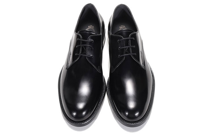 Shop Derby Kulit TOD'S 'Hitam' XXM01E00C20AKTB999