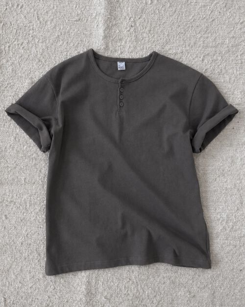 TOFFEE [S-XXL] Slim Crop Henley Neck Half T-Shirt (Charcoal) T6S-SCHNHTS23CH