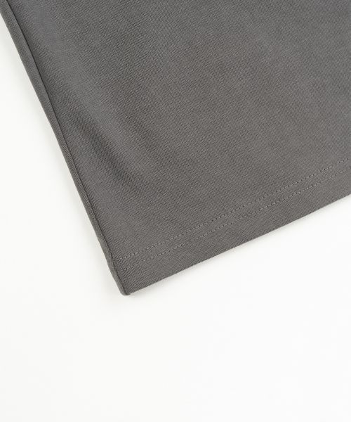 Lookbook TOFFEE [S-XXL] Slim Crop Henley Neck Half T-Shirt (Charcoal) T6S-SCHNHTS23CH