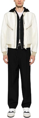 TOM FORD Chaqueta Bomber Slim Fit Blanca Marfil con Cremallera y Cuello Alto. OBS027FMW027S24 Lookbook TOM FORD Chaqueta Bomber Slim Fit Blanca Marfil con Cremallera y Cuello Alto. OBS027FMW027S24