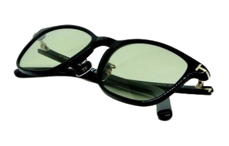 Shop TOM FORD 長方形黑色墨鏡 男女皆宜 情侶款 帶字母鏡腳 TF5918DB001MG