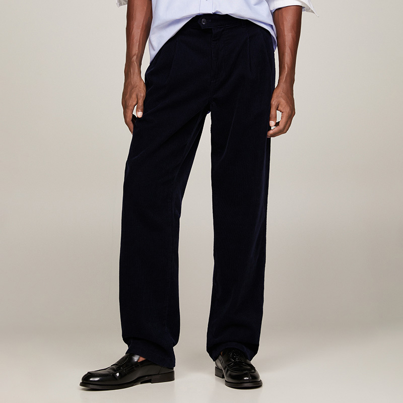 Shop 汤米希尔费格灯芯绒宽松休闲长裤 MW0MW32557