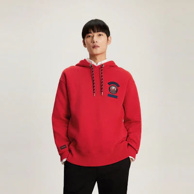 汤米希尔费格刺绣徽章抓绒连帽衫亮红色 MW0MW32676 Shop 汤米希尔费格刺绣徽章抓绒连帽衫亮红色 MW0MW32676