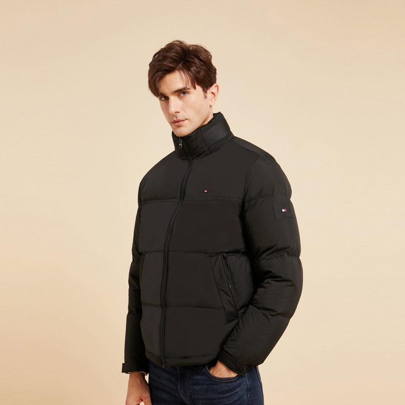 Shop 타미 힐피거 미니멀리스트 스탠드 칼라 다운 패딩 재킷 코트. XM0XM02541