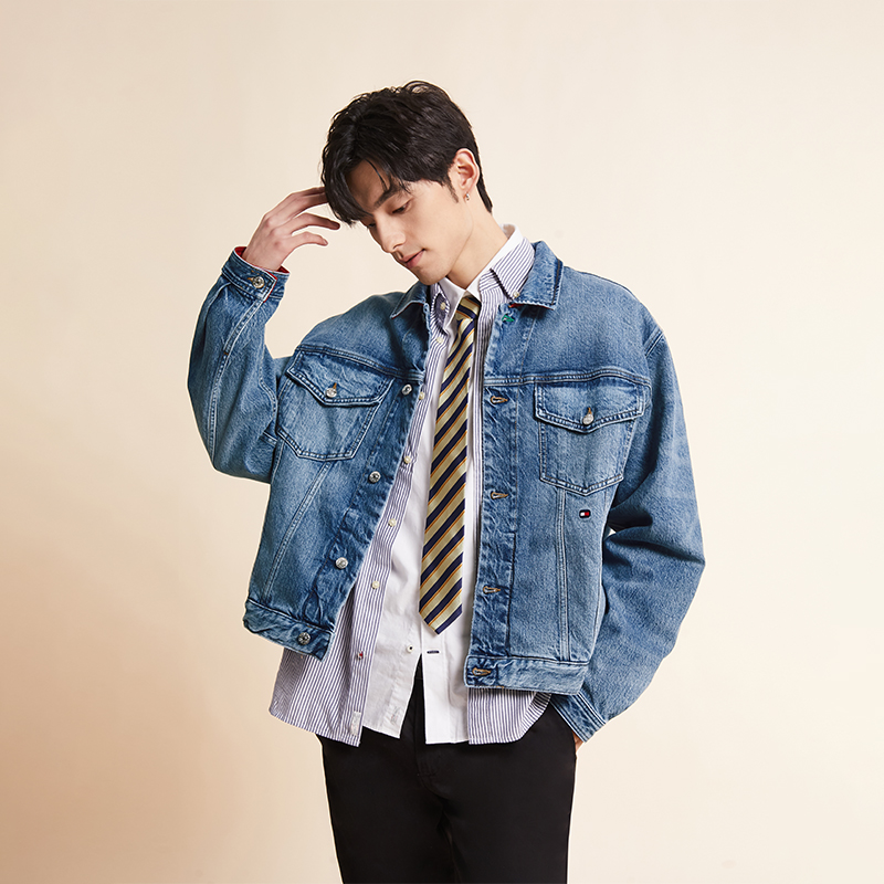 Tommy Hilfiger  Retro Washed Denim Jacket in Blue with Rivet Button Design MW0MW31196-1AL 圖 4