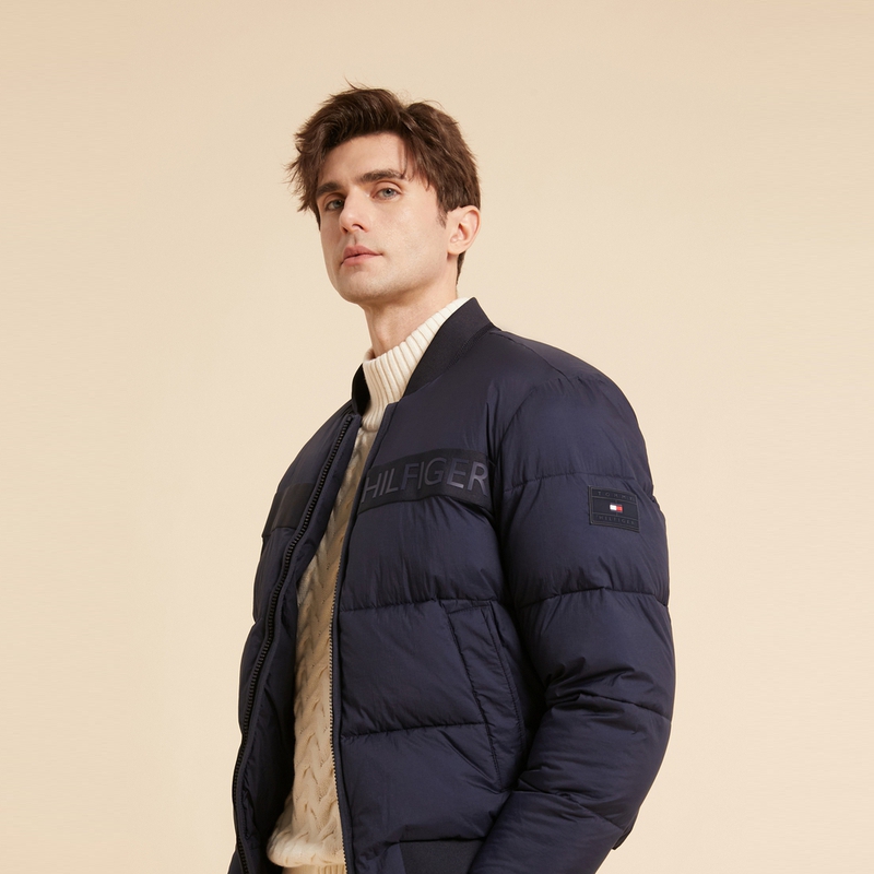 Sizing 타미 힐피거 심플 웜 슬림핏 봄버 야구 재킷. XM0XM02540