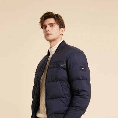 타미 힐피거 심플 웜 슬림핏 봄버 야구 재킷. XM0XM02540 Sizing 타미 힐피거 심플 웜 슬림핏 봄버 야구 재킷. XM0XM02540