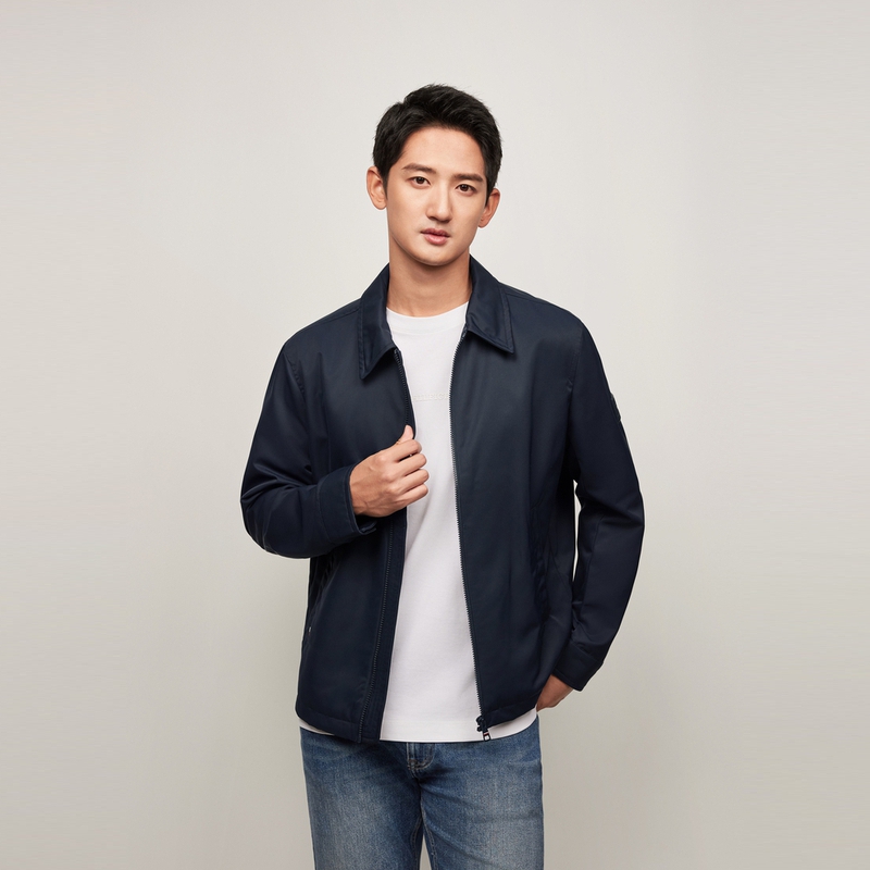 Shop 湯米·希爾費格防水拉鍊式商務休閒外套深藍色 MW0MW36604