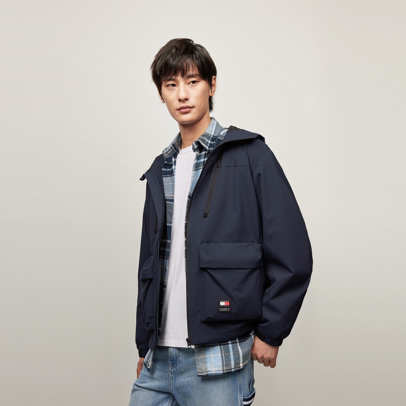 Shop Tommy Hilfiger 防水透氣抓絨內襯軟殼連帽外套 DM0DM20373