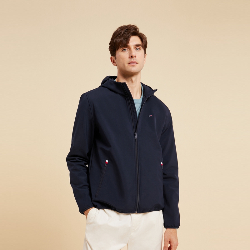 Shop Tommy Hilfiger 防水軟殼外套附抓絨內裡。 78J2787
