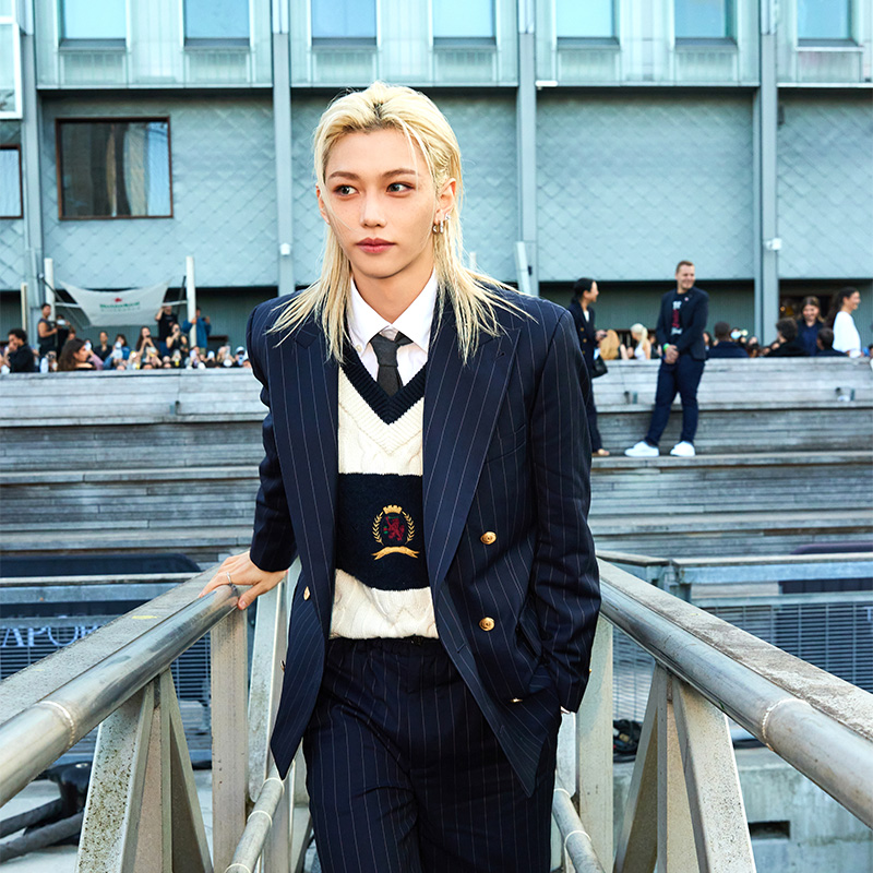 Shop 汤米·希尔费格 毛呢混纺V领无袖针织毛衣 蓝白色 MW0MW36551