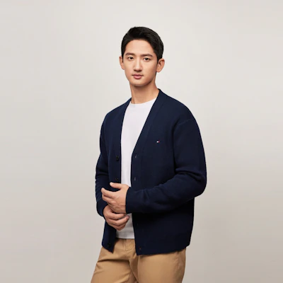 汤米希尔费格羊毛纽扣V领宽松针织毛衣 MW0MW36553 Shop 汤米希尔费格羊毛纽扣V领宽松针织毛衣 MW0MW36553