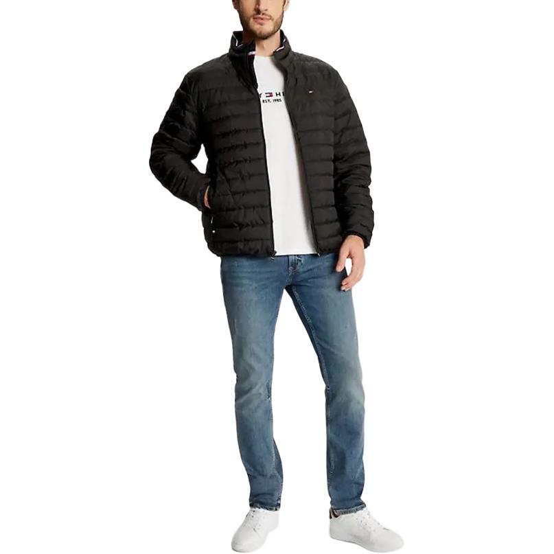 Lookbook Tommy Hilfiger Jaket Hitam Kerah Standar Lengan Panjang Resleting 78J6192-BDS