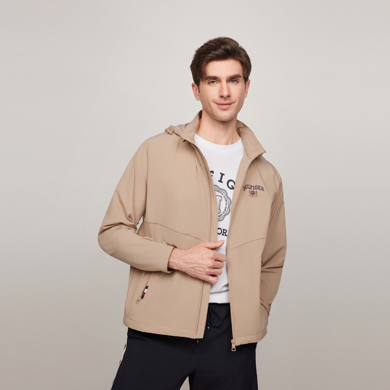 Shop Tommy Hilfiger 限量版吸濕排汗連帽外套 MW0MW36999