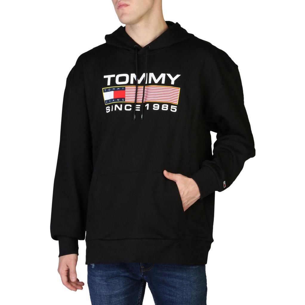 Shop Tommy Hilfiger FW22 Sweatshirt Hitam dengan Cetakan Huruf. DM0DM15009-BDS