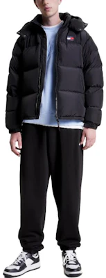 Tommy Hilfiger FW22 黑色經典標誌連帽外套 DM0DM15445BDS Lookbook Tommy Hilfiger FW22 黑色經典標誌連帽外套 DM0DM15445BDS