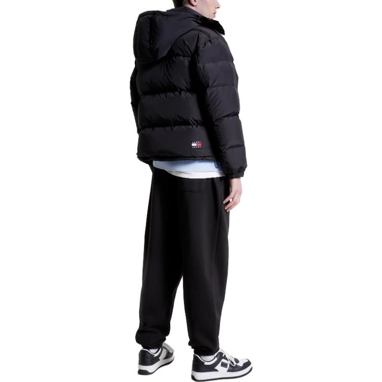 Shop Tommy Hilfiger FW22 黑色經典標誌連帽外套 DM0DM15445BDS