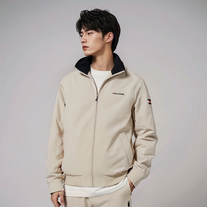 Shop Tommy Hilfiger FW22 海軍藍防風防水休閒徽標外套 C837885438-426