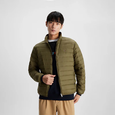 타미 힐피거 남성용 경량 레드 화이트 블루 다운 퀼팅 자켓. MW0MW28065 26