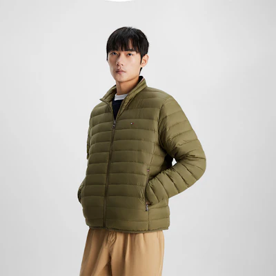 타미 힐피거 남성용 경량 레드 화이트 블루 다운 퀼팅 자켓. MW0MW28065 29