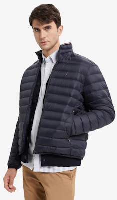 타미 힐피거 남성용 경량 레드 화이트 블루 다운 퀼팅 자켓. MW0MW28065 Shop 타미 힐피거 남성용 경량 레드 화이트 블루 다운 퀼팅 자켓. MW0MW28065