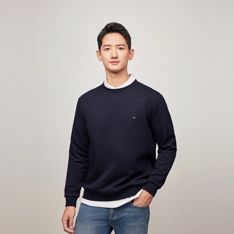 Shop 汤米希尔费格简约刺绣圆领套头卫衣 MW0MW39024