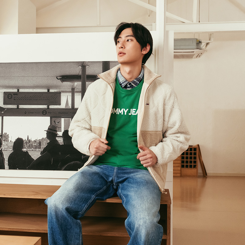 Shop 汤米·希尔费格复古拼色羊羔绒夹克男款宽松版 DM0DM19644