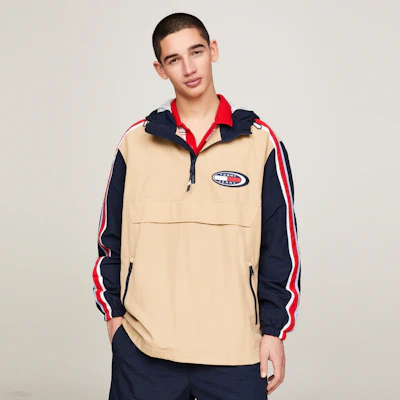 Tommy Hilfiger 街頭風半拉鍊連帽外套 卡其黑 DM0DM19172 Lookbook Tommy Hilfiger 街頭風半拉鍊連帽外套 卡其黑 DM0DM19172