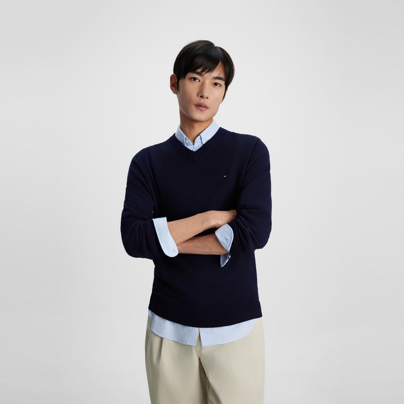 Shop 汤米希尔费格男女款羊绒V领修身针织毛衣 MW0MW34117