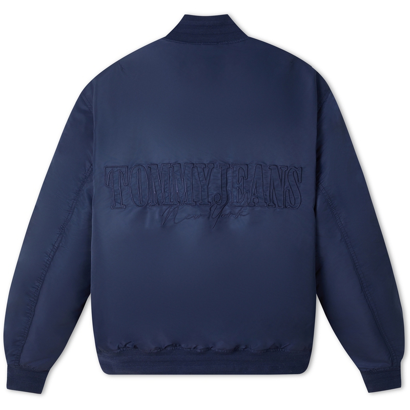 Lookbook Tommy Hilfiger 男女同款刺繡棒球外套 輕便休閒風 DM0DM17660