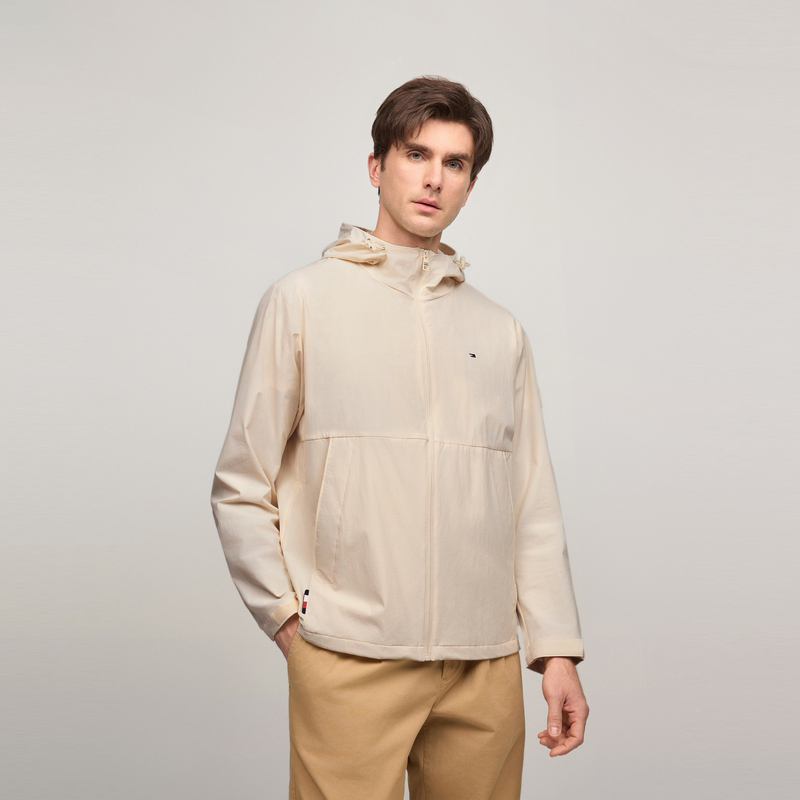 Shop Tommy Hilfiger 防紫外線快乾輕薄外套 男女適用. MW0MW36998