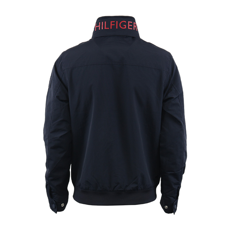Lookbook Jaket Tommy Hilfiger Anti Angin & Anti Air dengan Ritsleting Solid 78J8336