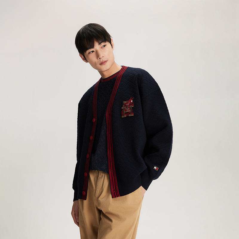 Shop Tommy Hilfiger 龍年羊毛刺繡寬鬆V領開衫男女款 MW0MW34196