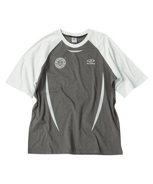 TRAVEL Curved Line Raglan Short Sleeve Tee Charcoal TRTHSURS68UC5