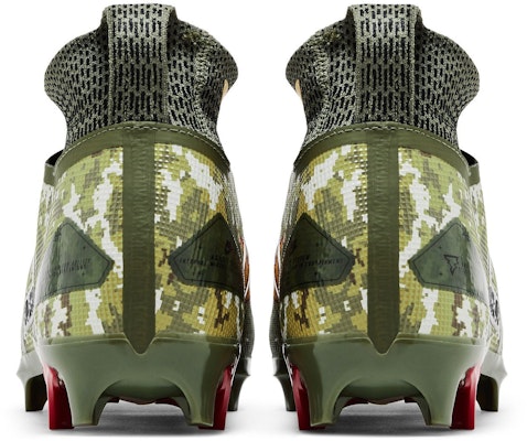 Travis Kelce x Nike Alpha Menace Elite 3 'Digital Camo' FN0113-200 Details for Travis Kelce x Nike Alpha Menace Elite 3 'Digital Camo' FN0113-200