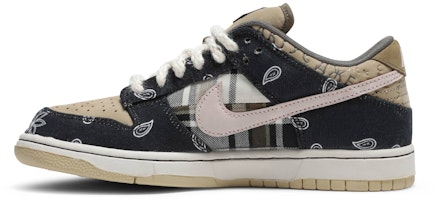 트래비스 스캇 x 나이키 SB 덩크 로우 '챱챱' F&F 에디션 CT5053-001-FF Lookbook 트래비스 스캇 x 나이키 SB 덩크 로우 '챱챱' F&F 에디션 CT5053-001-FF