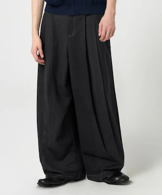 TRILLION Two-Tuck Like Denim Wide Slacks_Black TRFPT62BK Lookbook TRILLION Two-Tuck Like Denim Wide Slacks_Black TRFPT62BK