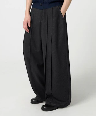 TRILLION Two-Tuck Like Denim Wide Slacks_Black TRFPT62BK Shop TRILLION Two-Tuck Like Denim Wide Slacks_Black TRFPT62BK