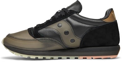 트리니다드 제임스 x 옴므웍 x 써코니 재즈 81 '카니발 블랙' S70605-4 Lookbook 트리니다드 제임스 x 옴므웍 x 써코니 재즈 81 '카니발 블랙' S70605-4