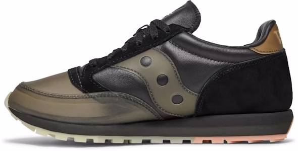 트리니다드 제임스 x 옴므웍 x 써코니 재즈 81 '카니발 블랙' S70605-4 Lookbook 트리니다드 제임스 x 옴므웍 x 써코니 재즈 81 '카니발 블랙' S70605-4