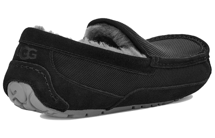 Shop UGG アスコット コーデュロイ (ブラック) 1112437-BLK